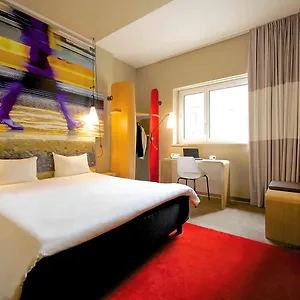 Ibis Centro *** מילאנו