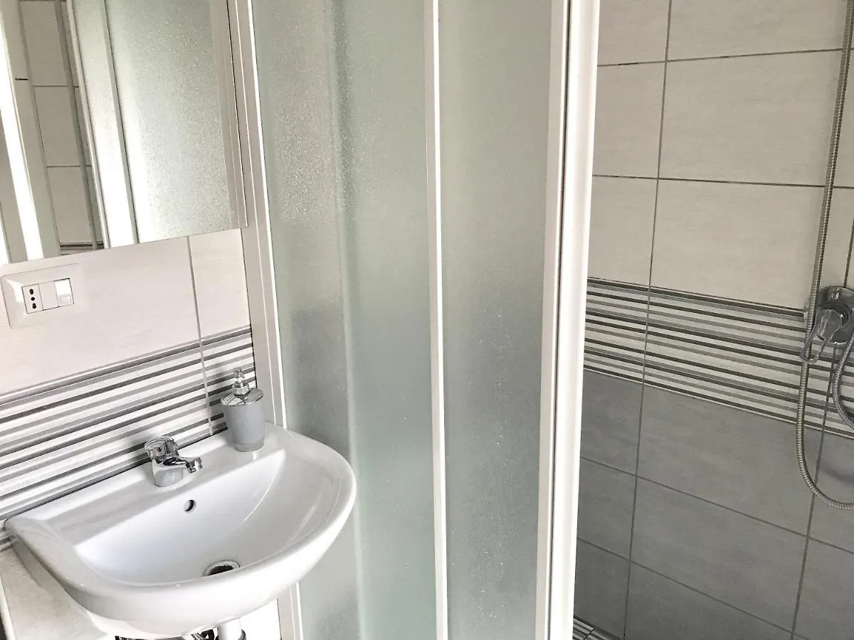 Guest House Brianza Room Milan 3*,