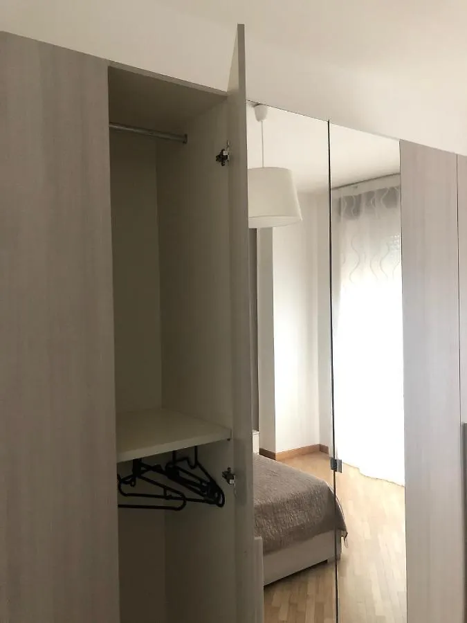 Guest House Brianza Room Milan 3*,